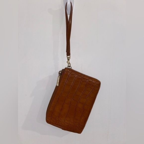 Wristlet Brown Faux Gator With Zipper - Picture 2 of 3